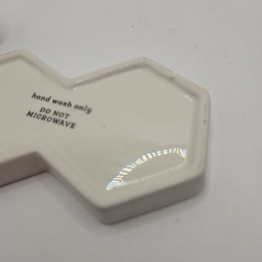 White Ceramic Bee Hive Salt and Pepper Shakers with Honeycomb Tray 3" - Picture 12 of 16